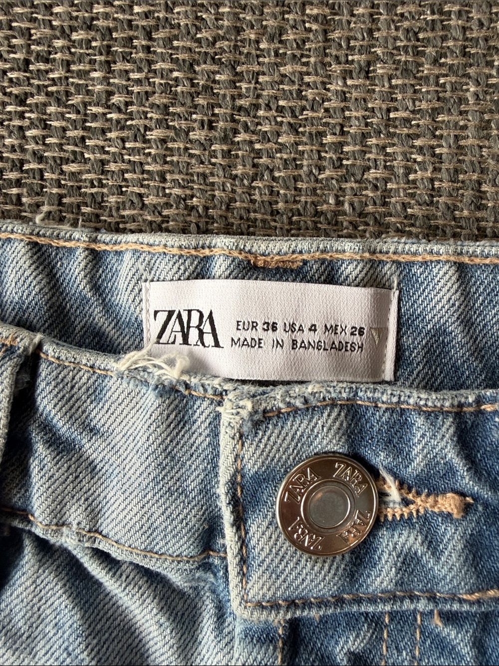 Zara Light Blue Straight Women’s Jeans with Knee Rips - Picture 2 of 7